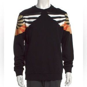 •   Givenchy Sweatshirt
•   Black
•   Graphic Print
•   Long Sleeve